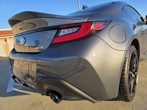 Used 2024 Toyota GR86 Premium image 11