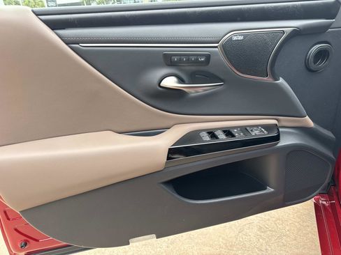 New 2025 Lexus ES 350 Ultra Luxury image 16