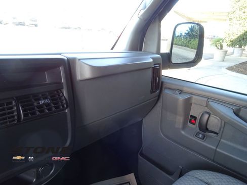Used 2007 GMC Savana 2500 w/ Power and Light Package image 21