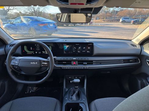 Used 2025 Kia K4 LXS image 29