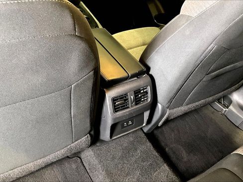 Used 2023 Nissan Rogue SV image 10