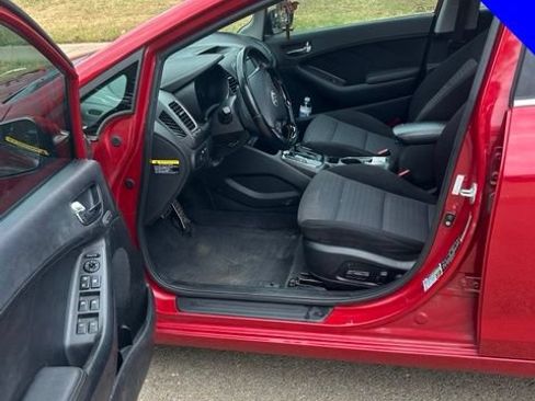 Used 2017 Kia Forte S w/ Option Group 040 FWD image 5