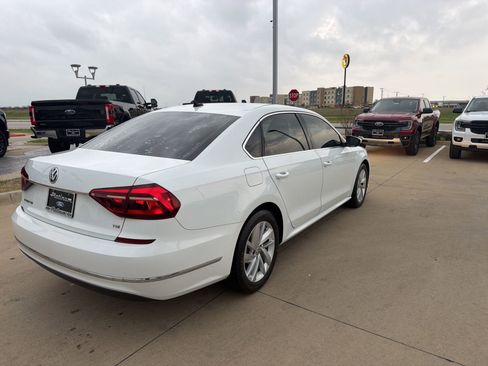 Used 2018 Volkswagen Passat 2.0T SE image 6