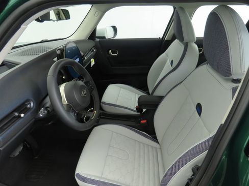 Used 2025 MINI Cooper 4-Door Hardtop image 22