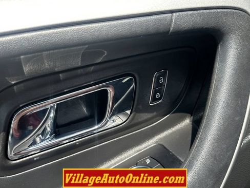 Used 2018 Ford Taurus SEL w/ Equipment Group 201A FWD image 10
