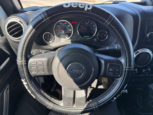 Used 2017 Jeep Wrangler Sahara w/ Connectivity Group image 17