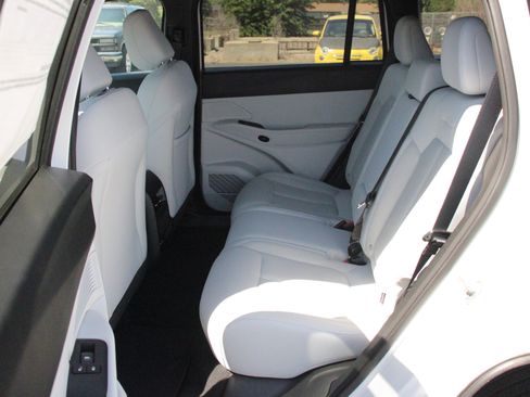 Used 2026 Jeep Cherokee Laredo AWD/4WD image 22