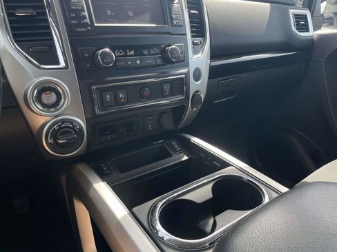 Used 2018 Nissan Titan SV w/ SV Convenience Package AWD/4WD image 30