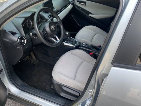 Used 2019 Toyota Yaris LE FWD image 12