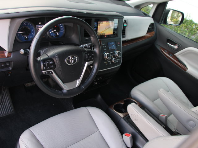 Used 2015 Toyota Sienna Limited Premium FWD image 4