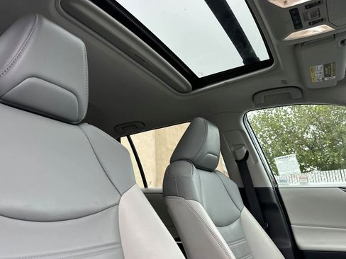 Used 2023 Toyota RAV4 XLE Premium image 18