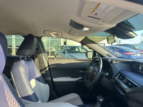 Used 2022 Lexus UX 200 FWD image 10