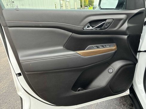 Certified 2023 GMC Acadia SLE w/ Driver Convenience Package image 21