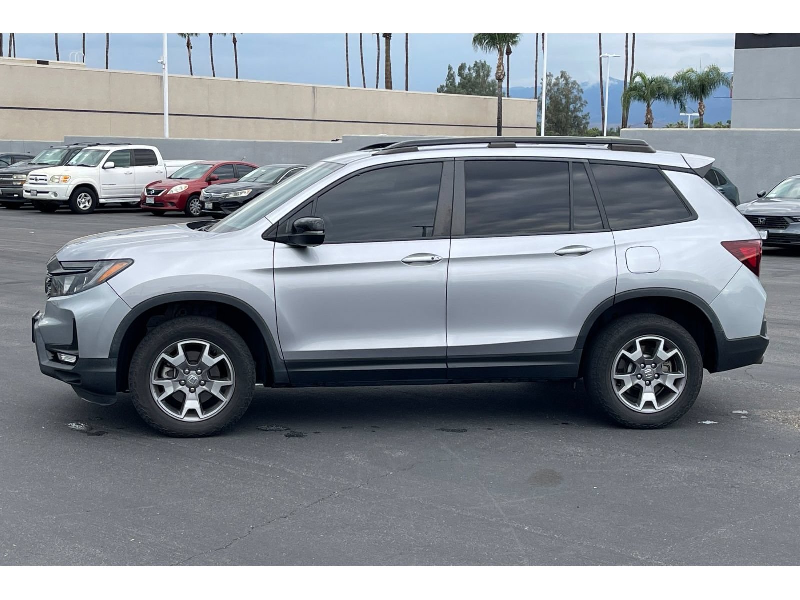 Used 2023 Honda Passport TrailSport image 2