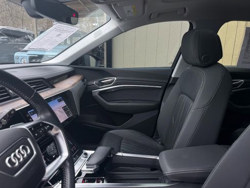 Used 2019 Audi e-tron Premium Plus image 17