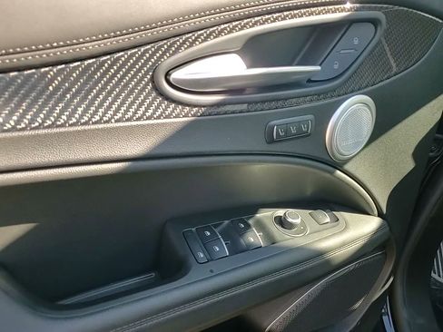 Used 2023 Alfa Romeo Stelvio Quadrifoglio image 23