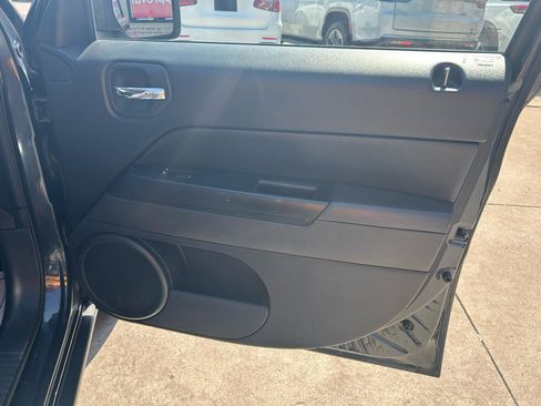 Used 2016 Jeep Patriot Latitude image 18