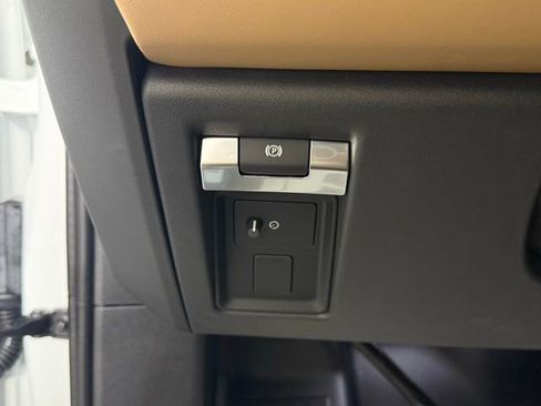 New 2025 Land Rover Defender 110 V8 image 38