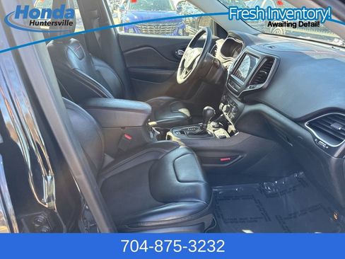 Used 2019 Jeep Cherokee Trailhawk w/ Cold Weather Group image 15