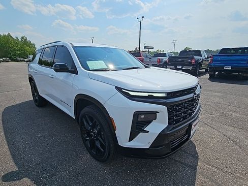 Used 2024 Chevrolet Traverse RS image 7