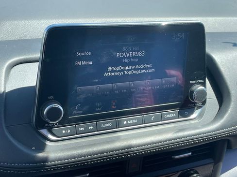 Used 2025 Nissan Rogue SV image 9