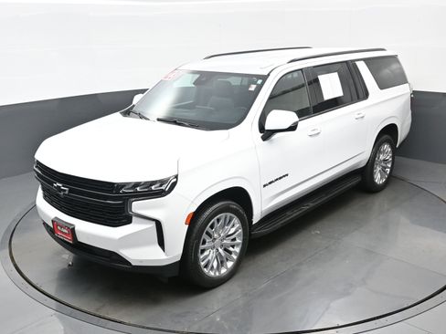 Used 2023 Chevrolet Suburban RST w/ Luxury Package image 38