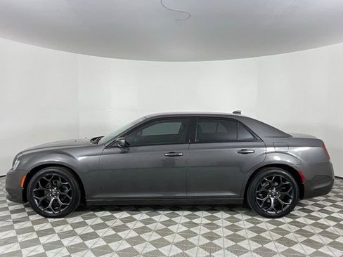 Used 2019 Chrysler 300 S image 8