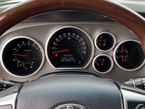 Used 2015 Toyota Sequoia Platinum image 31