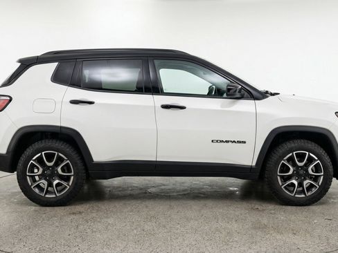 Used 2025 Jeep Compass Trailhawk image 11