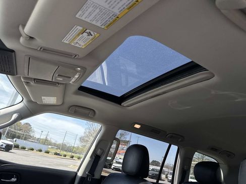 Used 2021 Nissan Armada SL w/ Captain's Chairs Package image 17