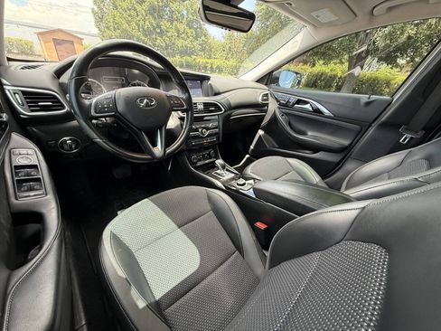 Used 2018 INFINITI QX30 FWD image 9