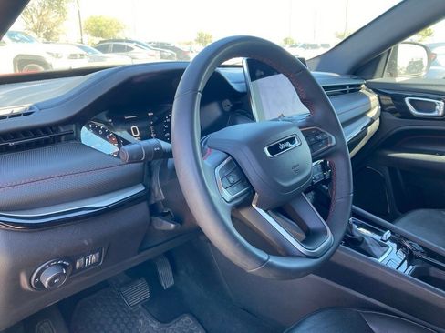 Used 2025 Jeep Compass Trailhawk image 8