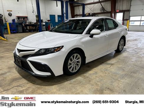 Used 2024 Toyota Camry SE FWD image 10