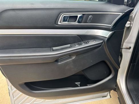 Used 2016 Ford Explorer XLT w/ Equipment Group 202A FWD image 20