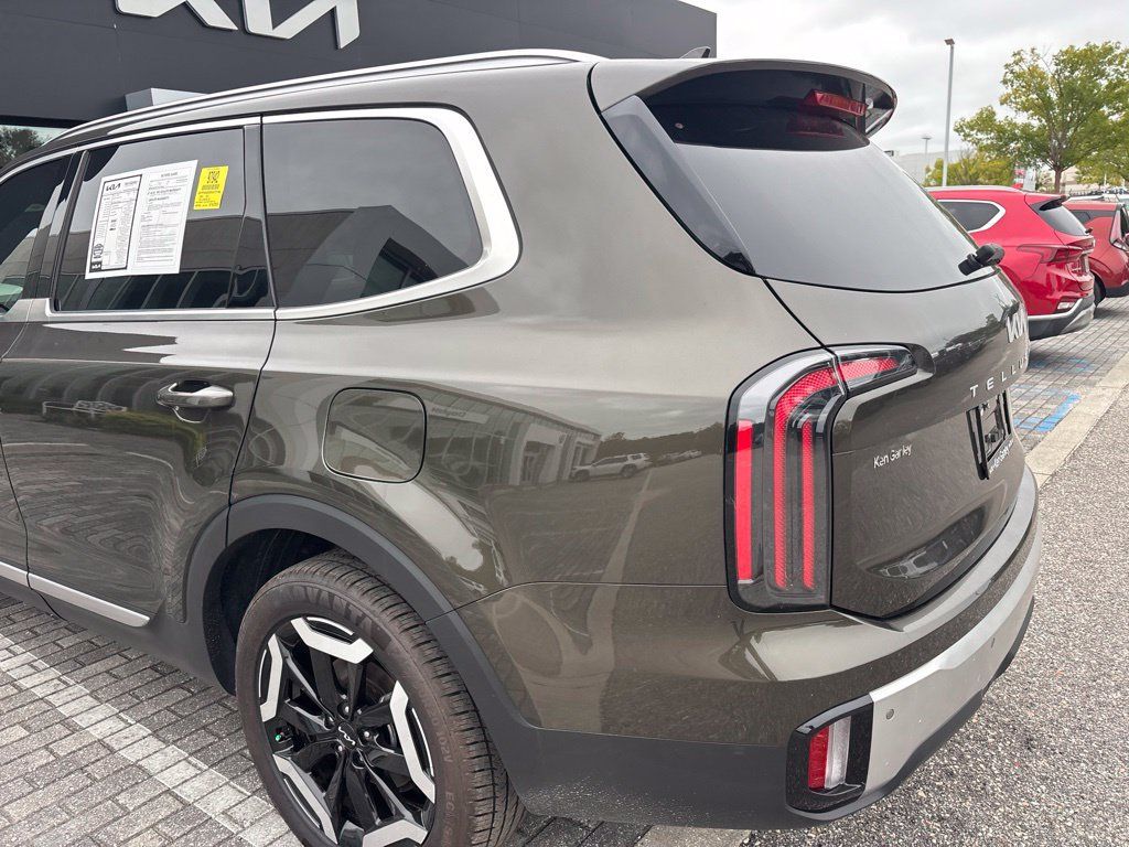 Used 2024 Kia Telluride EX FWD image 9