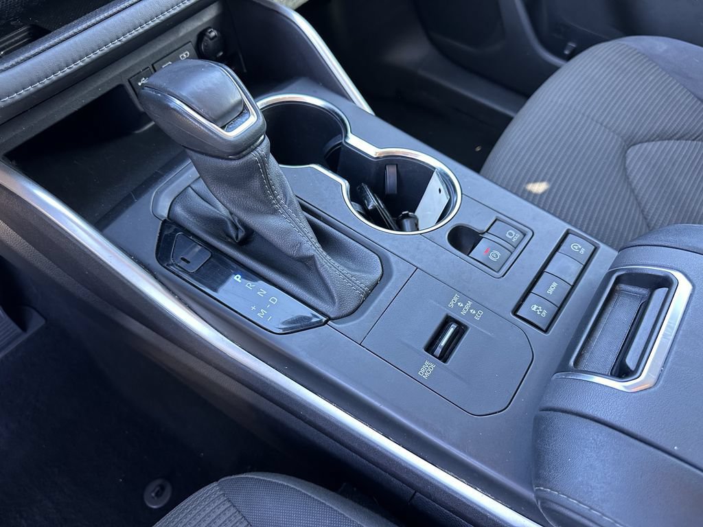 Used 2022 Toyota Highlander LE FWD image 30