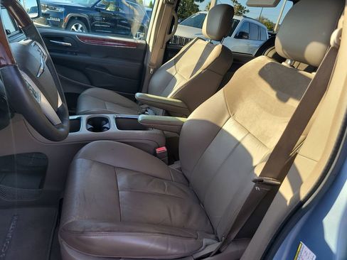 Used 2013 Chrysler Town & Country Limited w/ Luxury Group image 19