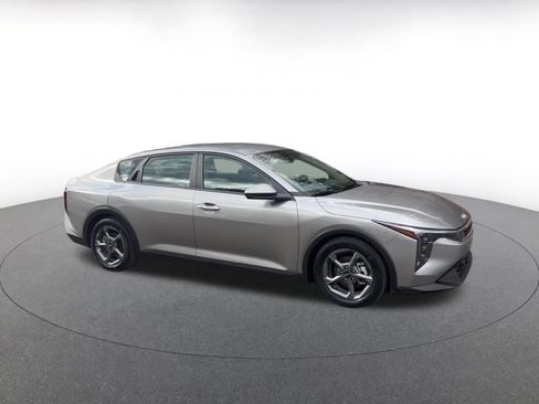 Used 2025 Kia K4 LXS image 2