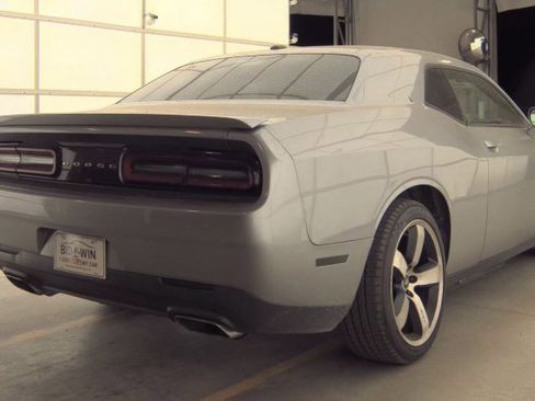 Used 2017 Dodge Challenger R/T image 2