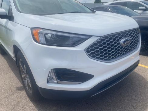 Used 2024 Ford Edge SEL w/ Convenience Package AWD/4WD image 3