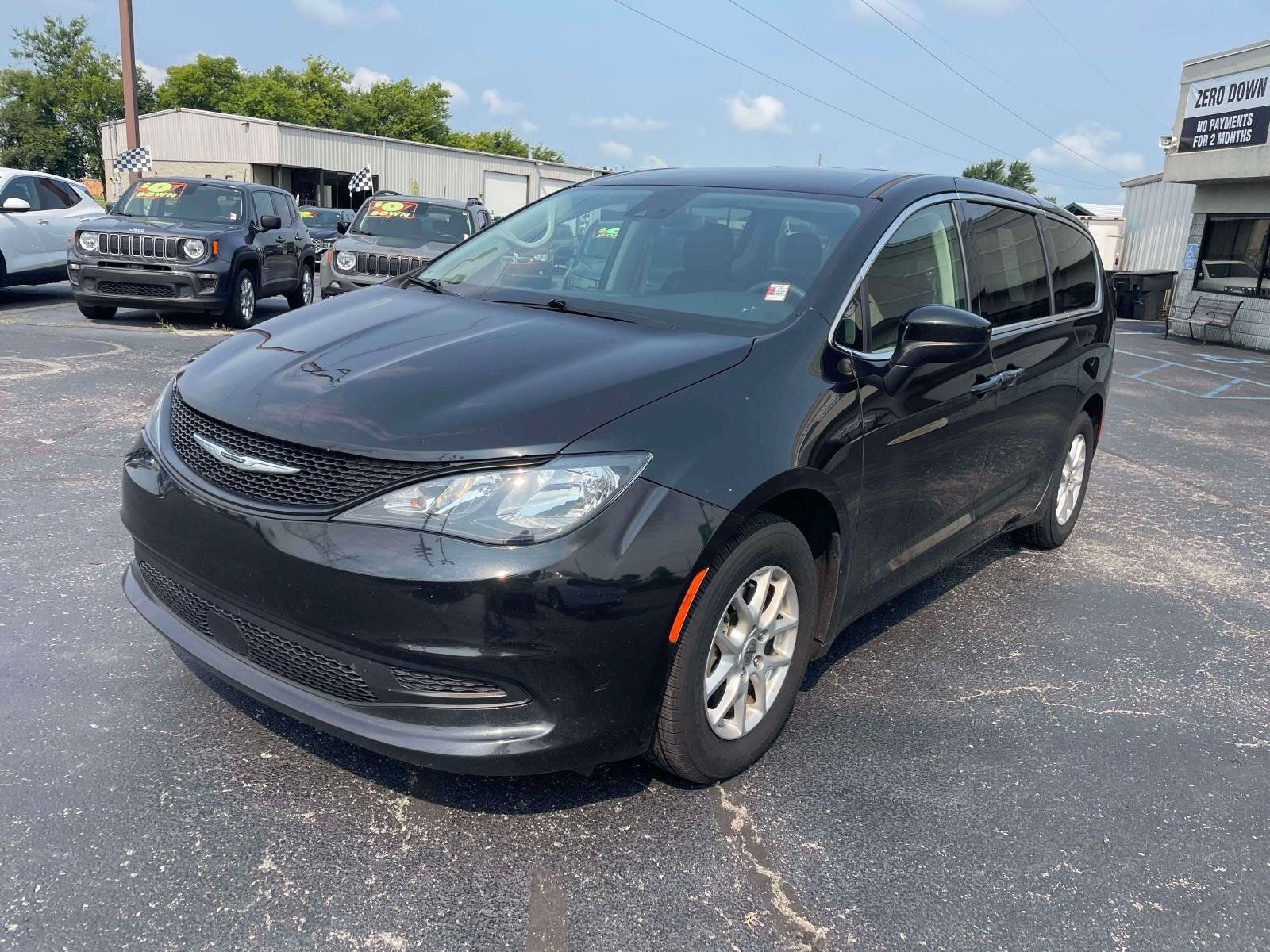 Used 2023 Chrysler Voyager LX FWD image 3
