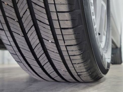 Certified 2024 Chevrolet Equinox LS w/ LS Convenience Package image 12