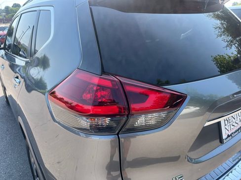 Used 2019 Nissan Rogue SV w/ Premium Package FWD image 39