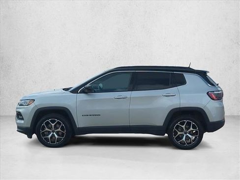 Used 2025 Jeep Compass Limited AWD/4WD image 9