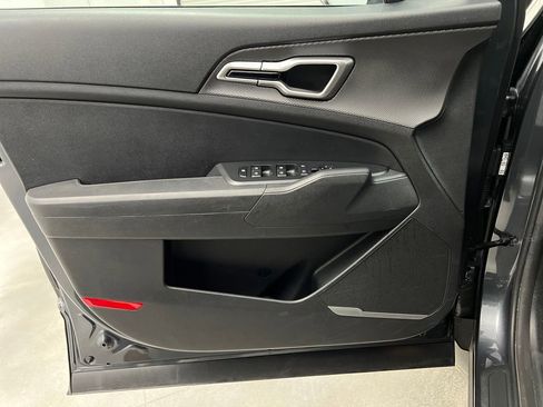 Used 2024 Kia Sportage LX image 11