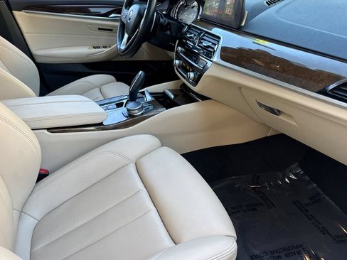 Used 2019 BMW 530e w/ Premium Package RWD image 17