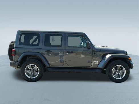 Used 2021 Jeep Wrangler Unlimited Sahara AWD/4WD image 9