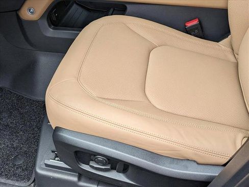 New 2025 Land Rover Defender 110 S image 4