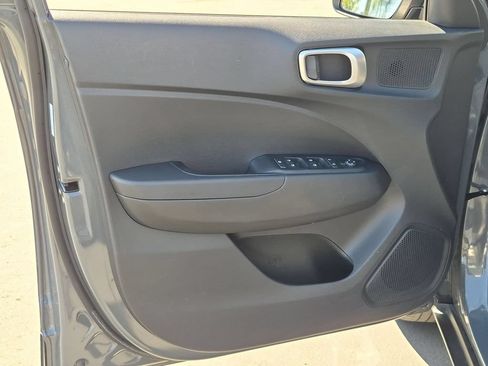 Used 2025 Hyundai Venue SEL FWD image 11