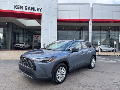 Certified 2025 Toyota Corolla Cross LE image 1